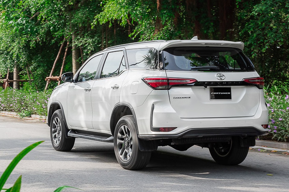 SUV tiền tỷ chạy đua công nghệ an toàn, khách Việt hoa mắt lựa chọn - 1 SUV tiền tỷ chạy đua công nghệ an toàn, khách Việt hoa mắt lựa chọn - 1