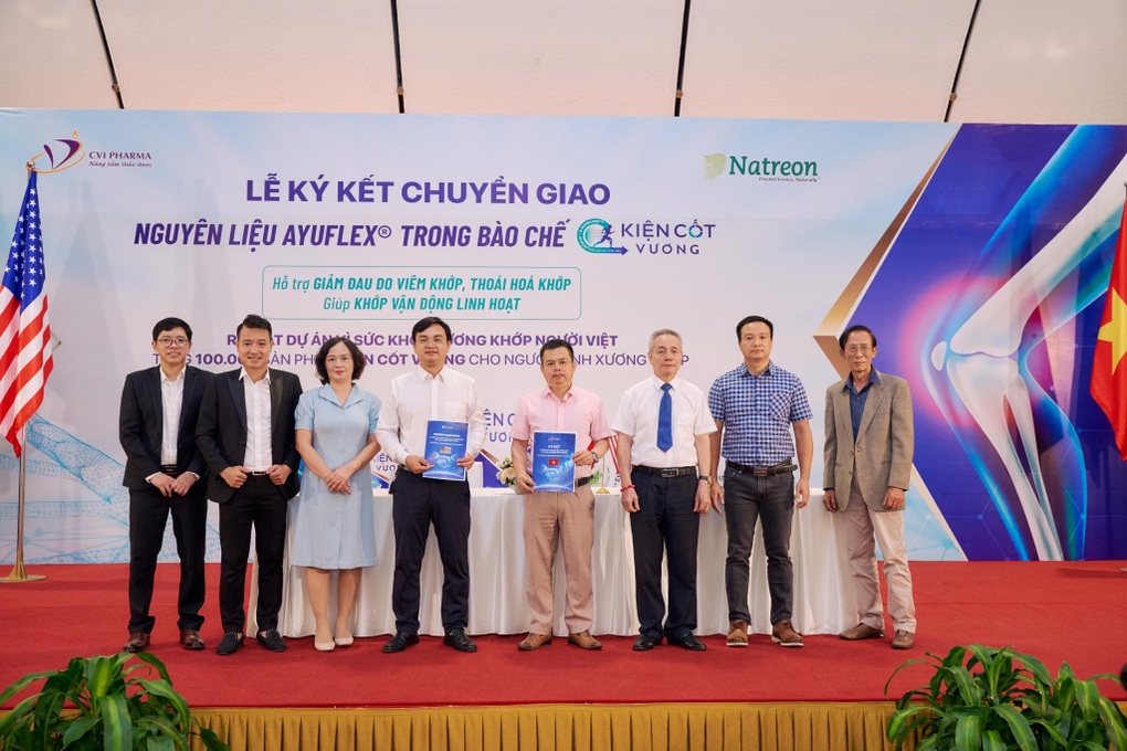 Ký kết chuyển giao nguyên liệu Ayuflexⓡ trong bào chế sản phẩm Kiện Cốt Vương - 1 Ký kết chuyển giao nguyên liệu Ayuflexⓡ trong bào chế sản phẩm Kiện Cốt Vương - 1