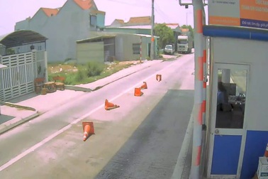 Người đàn ông say xỉn quậy phá trạm thu phí