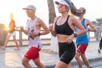 Đau cổ chân khi chạy bộ có phải do bong gân?