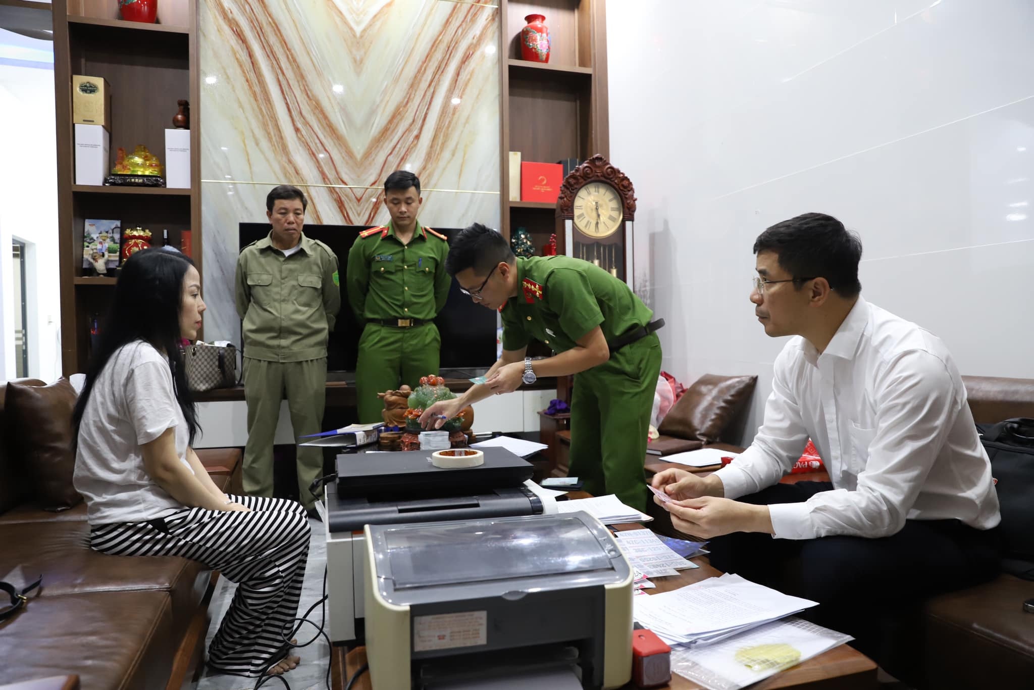 Taking advantage of the press to protect trucks, earning more than 1 billion VND per month - 2 Lợi dụng danh nghĩa báo chí bảo kê xe tải, mỗi tháng thu hơn 1 tỷ đồng - 2