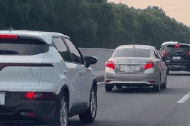 Tai nạn "dồn toa" trên cao tốc, ai bồi thường cho ai?