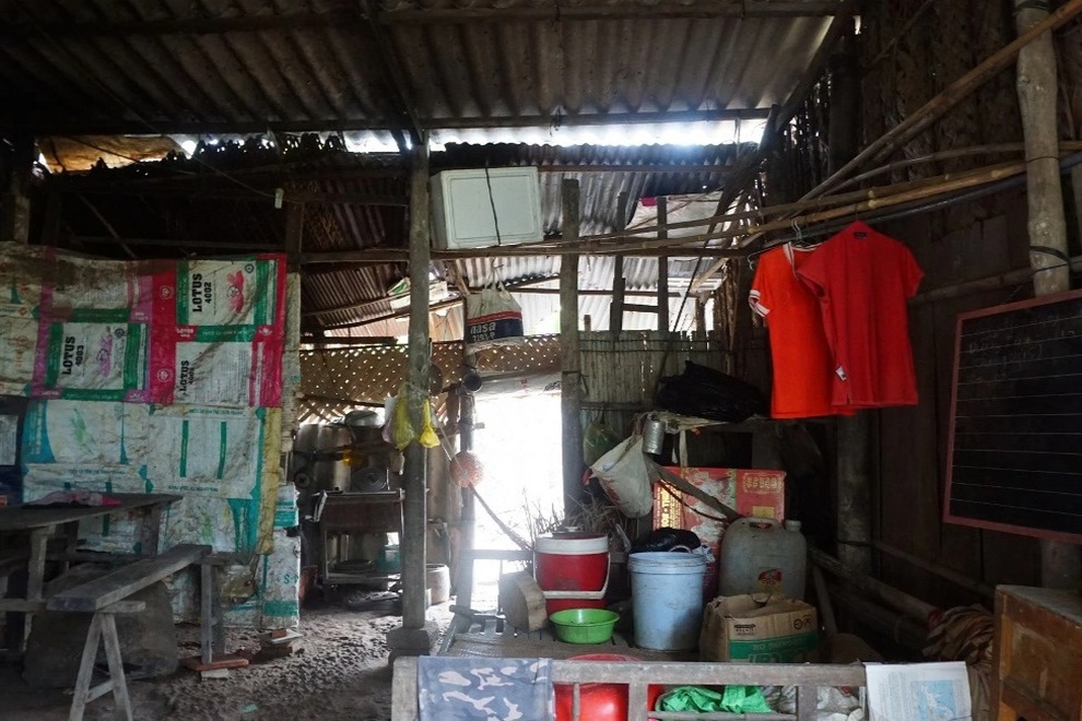 Vợ chồng nghèo kiết trong ngôi nhà xơ xác, 2 đứa con nguy cơ phải nghỉ học - 3 Vợ chồng nghèo kiết trong ngôi nhà xơ xác, 2 đứa con nguy cơ phải nghỉ học - 3