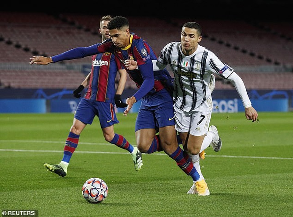 Barcelona 0-3 Juventus: Cú đúp của C.Ronaldo - 5 Barcelona 0-3 Juventus: Cú đúp của C.Ronaldo - 5