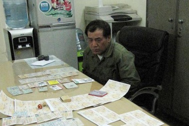 Triệt phá đường dây chuyên làm giả giấy phép lái xe