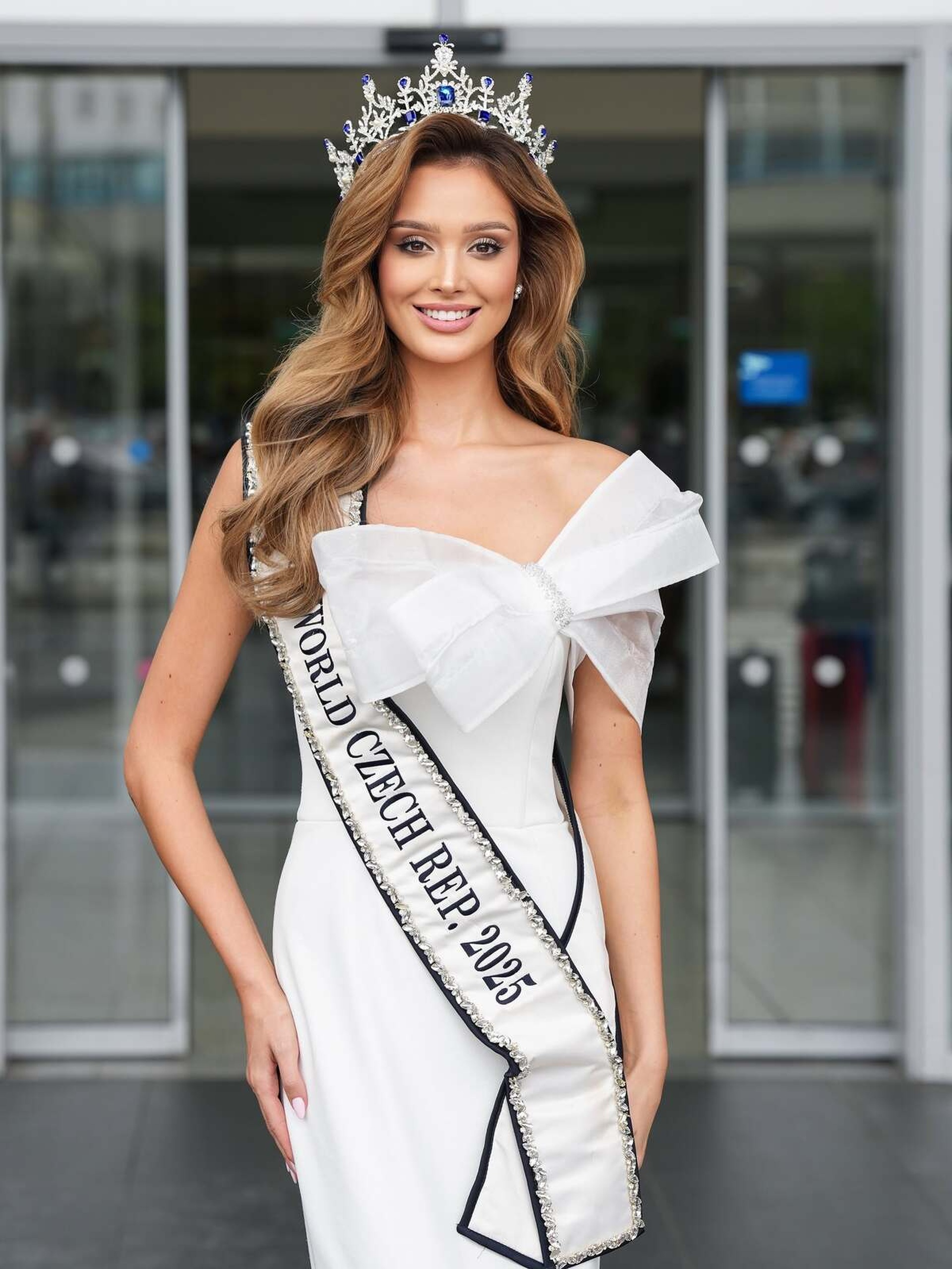 “Búp bê” Cộng hòa Séc - đối thủ đáng gờm của Bảo Ngọc tại Miss World - 6 “Búp bê” Cộng hòa Séc - đối thủ đáng gờm của Bảo Ngọc tại Miss World - 6
