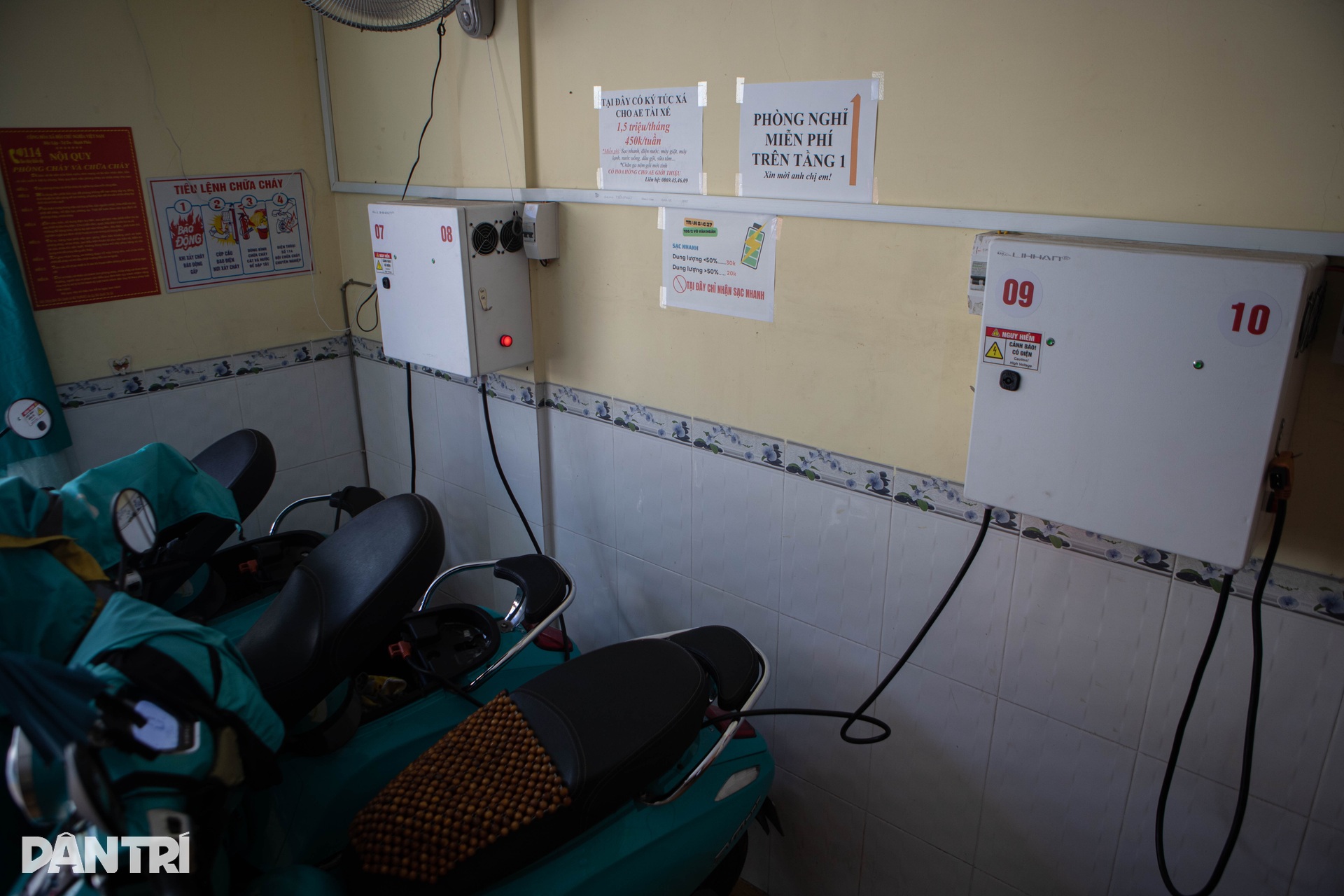Tài xế xe điện mê mẩn mô hình cà phê kiêm trạm sạc ở TPHCM - 8 Tài xế xe điện mê mẩn mô hình cà phê kiêm trạm sạc ở TPHCM - 8
