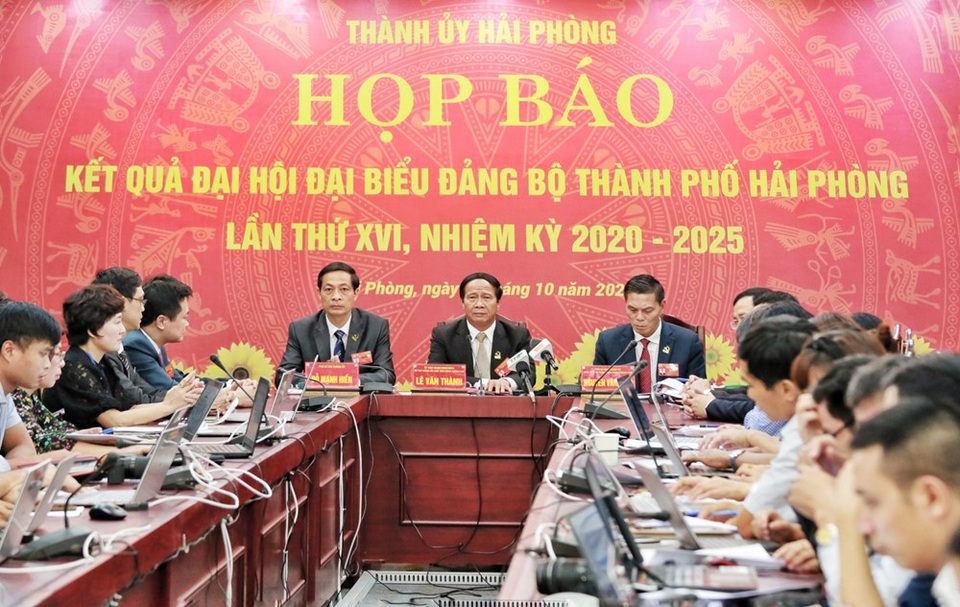 Hải Phòng ủng hộ miền Trung 10 tỷ đồng khắc phục hậu quả mưa lũ - 1 Hải Phòng ủng hộ miền Trung 10 tỷ đồng khắc phục hậu quả mưa lũ - 1