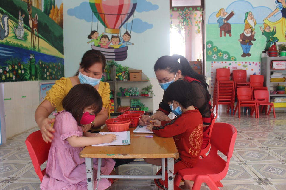 Không dám nhận học sinh vì thiếu giáo viên đứng lớp - 3 Không dám nhận học sinh vì thiếu giáo viên đứng lớp - 3