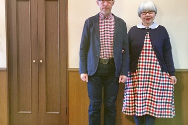 Cặp vợ chồng già luôn mặc đồ tình nhân "gây bão" mạng