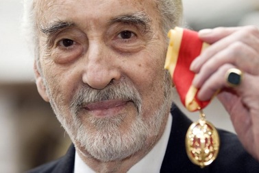 Cuộc đời và sự nghiệp của diễn viên “Bá tước Dracula” qua ảnh