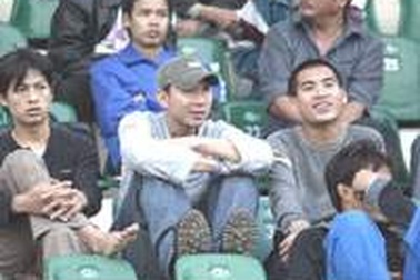 Phi Hùng trở về nhà 