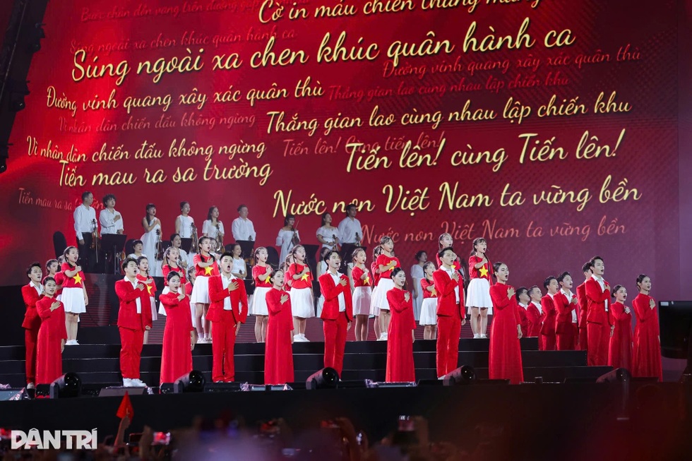 Viết tiếp bản hit 6 tỷ view: Ca khúc nào đang gây bão dịp 2/9? - 3 Viết tiếp bản hit 6 tỷ view: Ca khúc nào đang gây bão dịp 2/9? - 3