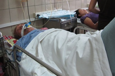 Suýt chết vì uống nhầm dầu hỏa đựng trong chai bia