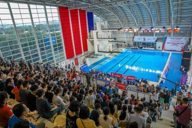 Không chỉ bóng đá, các địa điểm thi đấu SEA Games đều chật kín khán giả