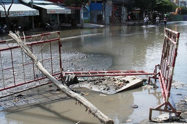 Con đường quanh năm ngập giữa lòng thành phố 