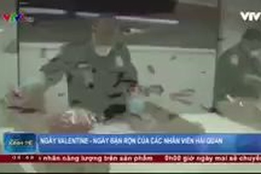 Valentine - Ngày bận rộn của các nhân viên hải quan