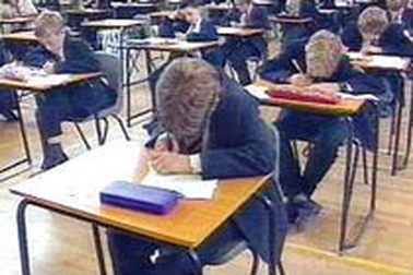 Trong phòng thi ở Anh quốc  