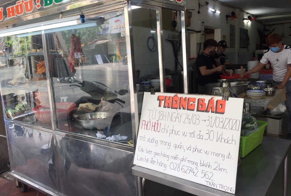 TPHCM: Nhà hàng, quán ăn “cắn răng” giảm công suất, tung chiêu “Take away” - 2 TPHCM: Nhà hàng, quán ăn “cắn răng” giảm công suất, tung chiêu “Take away” - 2