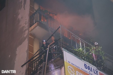 Vụ cháy 4 người chết: Nhà chất đầy đồ dễ cháy, nạn nhân không có lối thoát