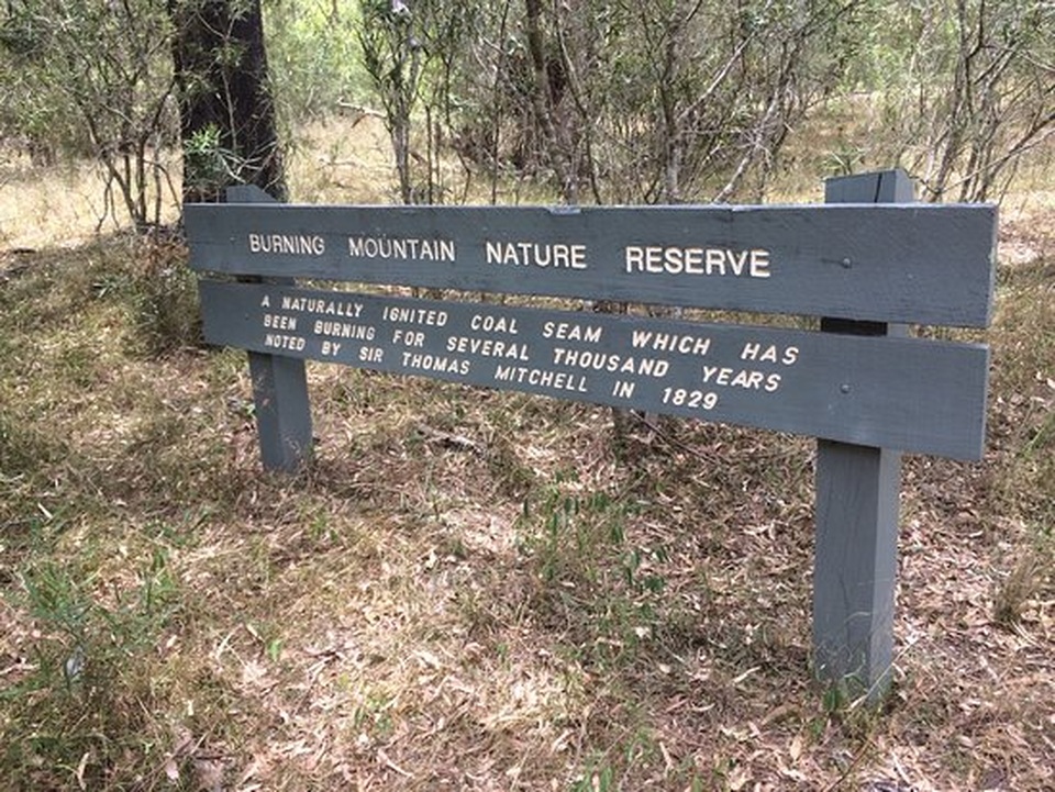 Kỳ lạ ngọn núi liên tục cháy suốt 6.000 năm chưa dứt - 4 Kỳ lạ ngọn núi liên tục cháy suốt 6.000 năm chưa dứt - 4