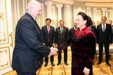 Chủ tịch Quốc hội Nguyễn Thị Kim Ngân hội kiến Tổng thống Cộng hòa Belarus