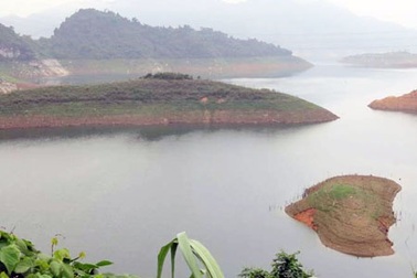 Bài 2: Phía sau việc ông chủ tịch xã “chìm dưới đáy hồ” 