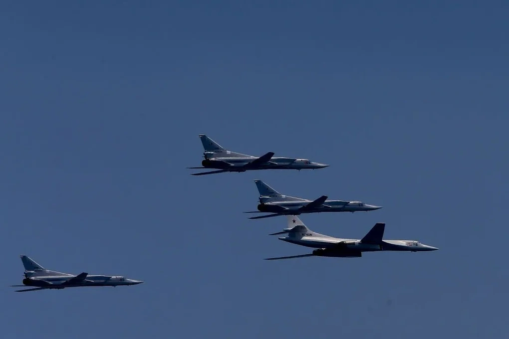 Ukraine tập kích sâu lãnh thổ Nga, đánh trúng 2 máy bay ném bom - 1