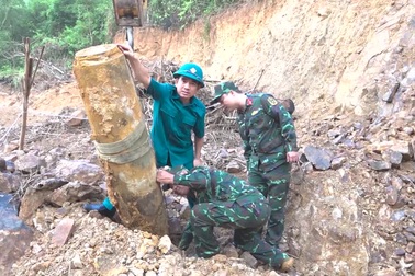 Quá trình di dời, hủy nổ quả bom nặng nửa tấn