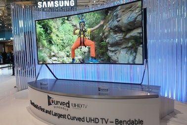 Samsung ra mắt TV có thể tự bẻ cong, và TV màn hình cong lớn nhất thế giới