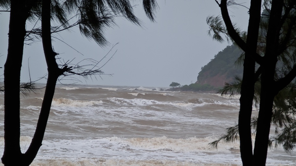 Nhiều cầu tràn ngập, nước chảy xiết gây hiểm cho người tham gia giao thông - 7 Nhiều cầu tràn ngập, nước chảy xiết gây hiểm cho người tham gia giao thông - 7