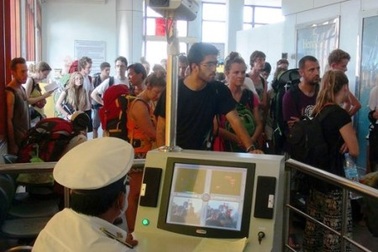 Các doanh nghiệp tuyệt đối không được đưa, đón khách tại vùng dịch Ebola