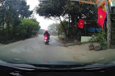 Hành động đẹp của tài xế khi nhặt được tiền rơi giữa đường