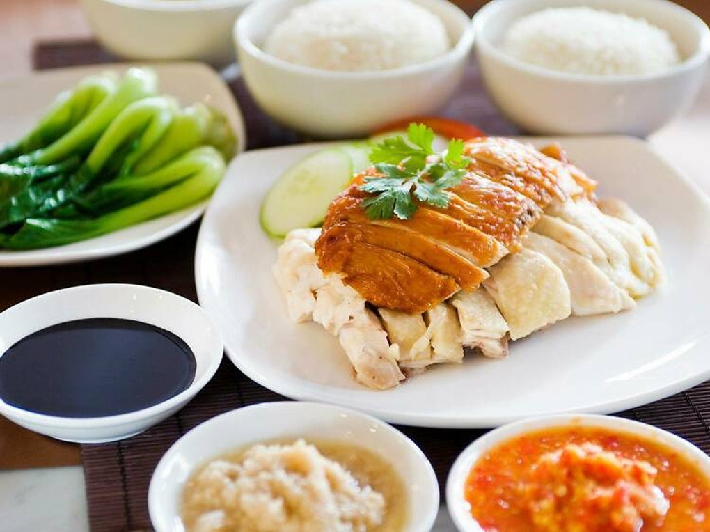 Bộ trưởng Ngoại giao Việt Nam được đãi món gì tại chợ ẩm thực ở Singapore? - 2 Bộ trưởng Ngoại giao Việt Nam được đãi món gì tại chợ ẩm thực ở Singapore? - 2