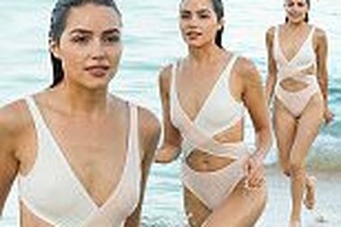 Hoa hậu hoàn vũ khoe đường cong mỹ miều