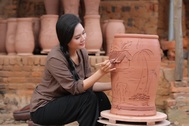Lương Nguyệt Anh hoá thân thành người làm gốm trên quê hương Quan họ