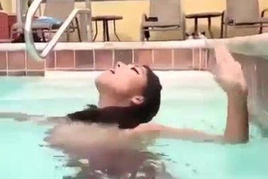 “Nỗi khổ” của những cô nàng... chân ngắn