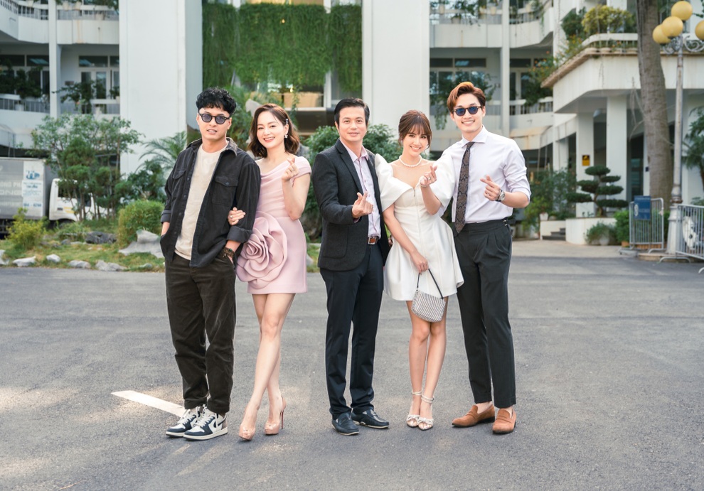 Huyền Lizzie, Đình Tú... tập hôn khiến Hồng Đăng sửng sốt vì táo bạo - 7 Huyền Lizzie, Đình Tú... tập hôn khiến Hồng Đăng sửng sốt vì táo bạo - 7