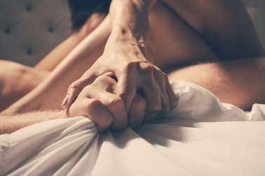 Không có ai là “thẳng” 100%!