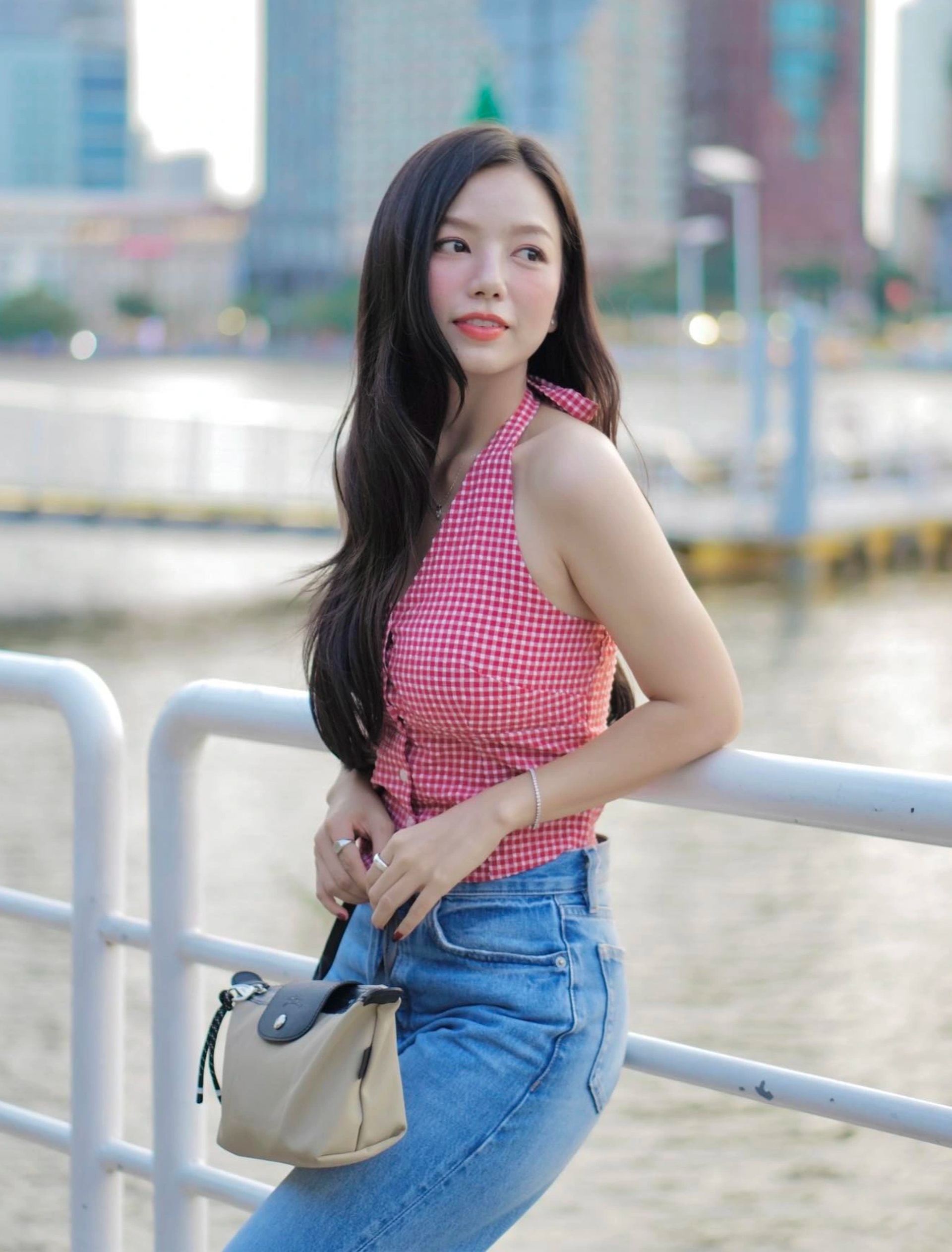 Bóng hồng duy nhất phim Mưa đỏ: Từng thi hoa hậu, đời thường gợi cảm - 12 Bóng hồng duy nhất phim Mưa đỏ: Từng thi hoa hậu, đời thường gợi cảm - 12