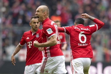 Robben tỏa sáng, cứu Bayern Munich khỏi “thảm họa” tiếp theo