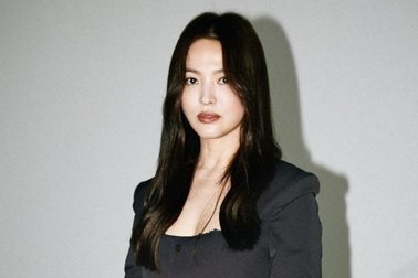 Song Hye Kyo xinh đẹp tại tuần lễ thời trang Milan