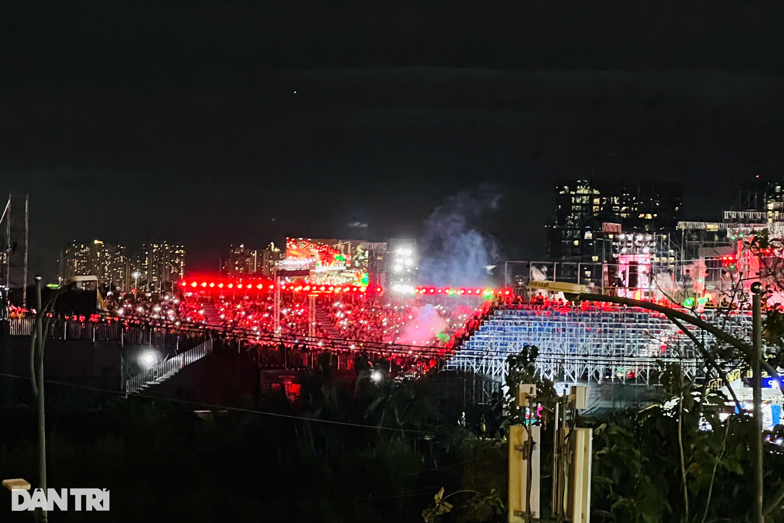 2. Concert Anh trai vượt ngàn chông gai thu hút hàng chục nghìn khán giả tại TP.HCM.