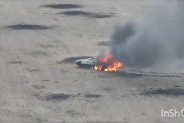 Xe bọc thép Nga phát nổ sau khi trúng hỏa lực trực diện từ tên lửa Ukraine