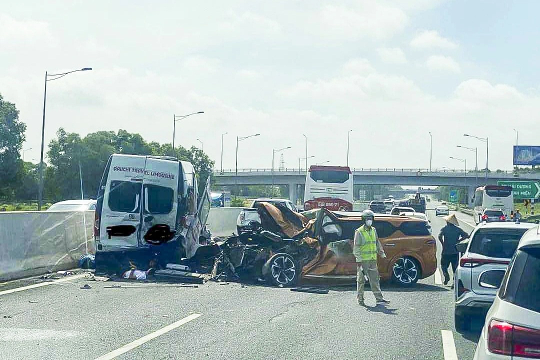 Tai nạn trên cao tốc Hà Nội-Hải Phòng: Tông nhóm người đang dàn xếp va chạm - 1