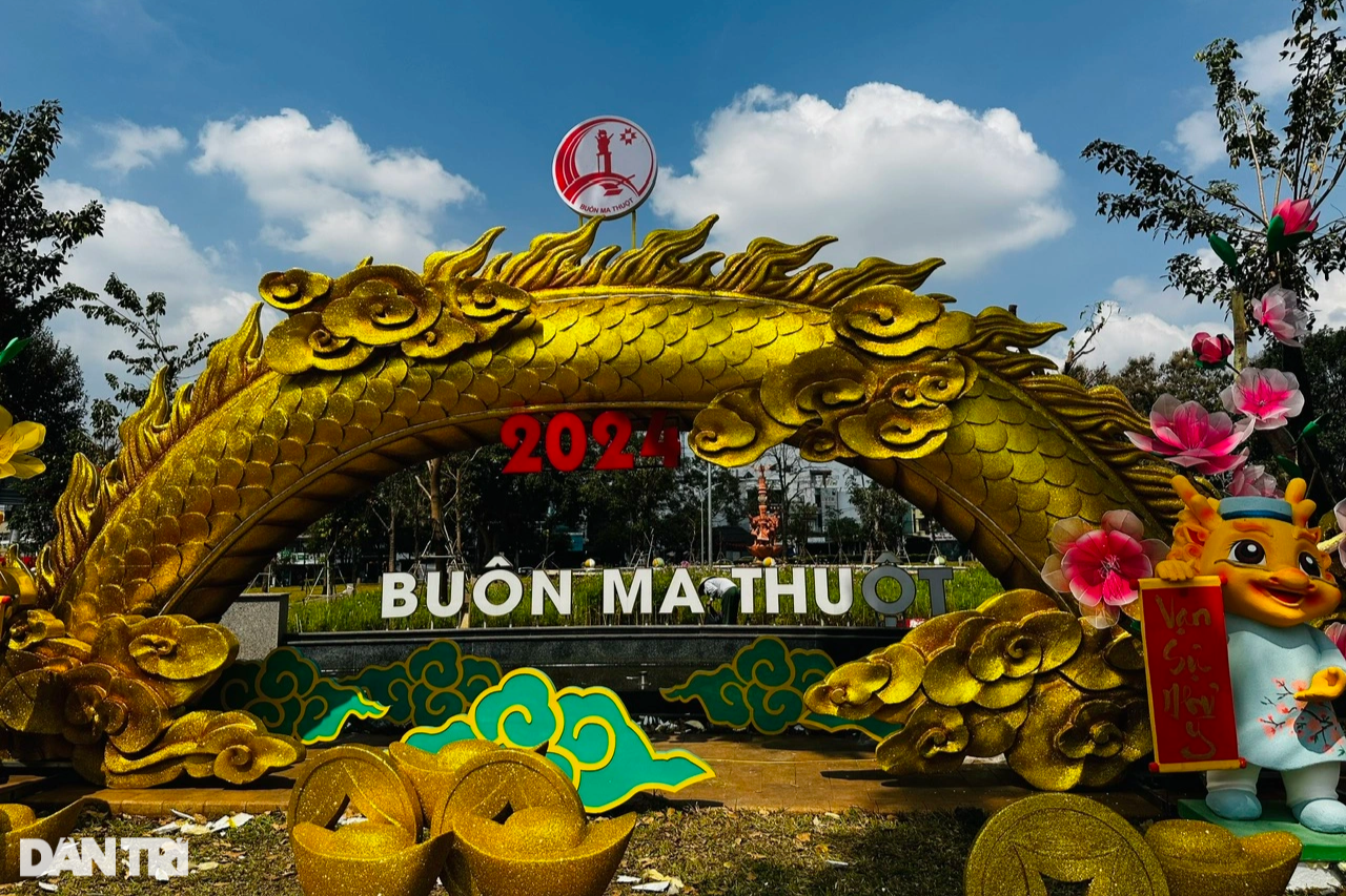 Chiêm ngắm linh vật rồng ôm trọn đất trời ở phố núi Đắk Lắk dài 16m - 8 Chiêm ngắm linh vật rồng ôm trọn đất trời ở phố núi Đắk Lắk dài 16m - 8