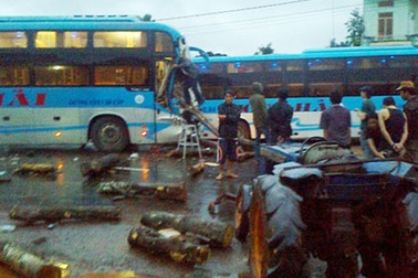 “Xế độ” gây tai nạn, đứt làm đôi