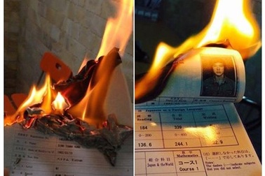 Thiêu đốt sách vở, bằng cấp chỉ chứng minh sự tuyệt vọng