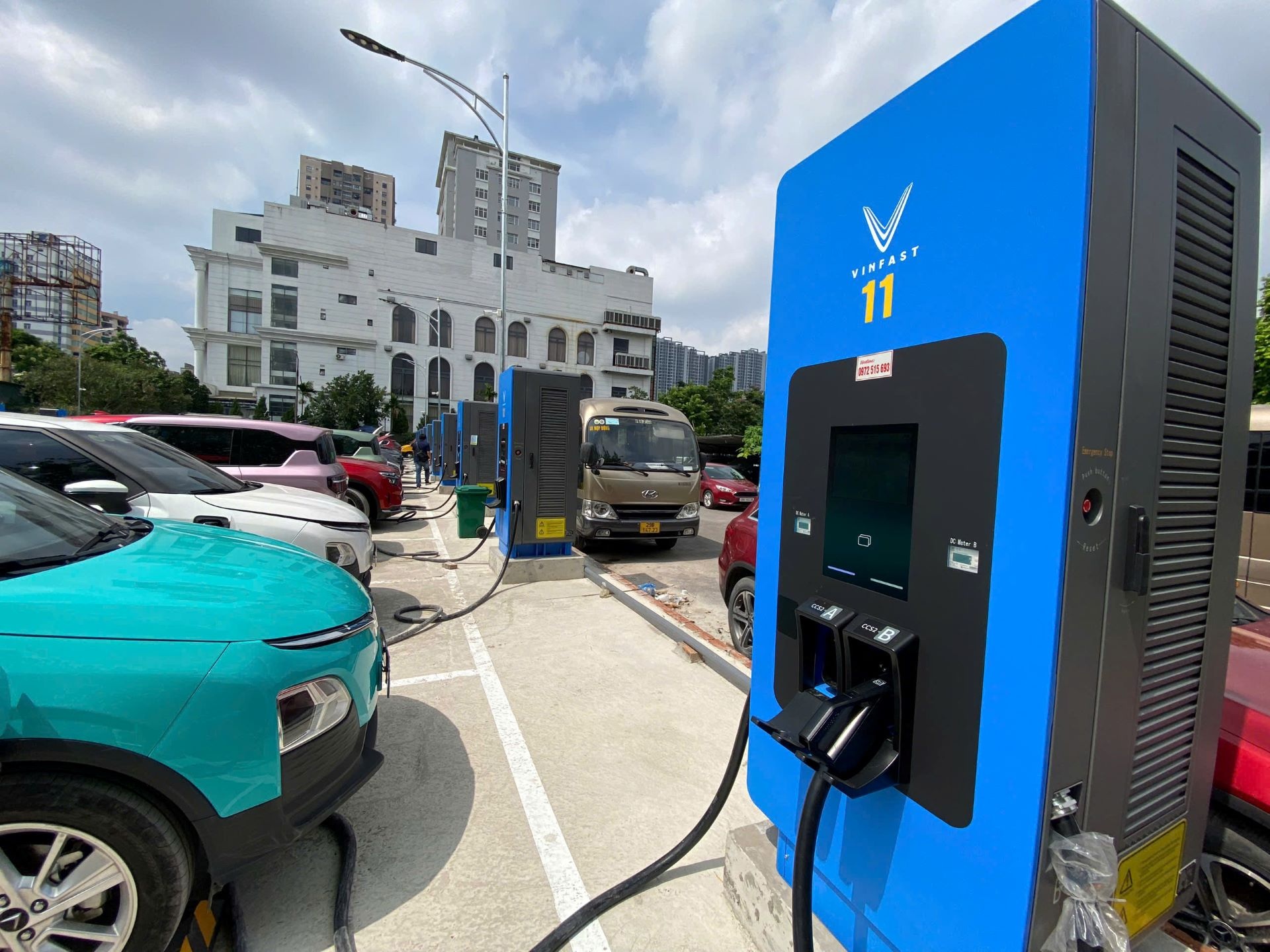 V-Green mở trạm sạc nhanh quy mô lớn đầu tiên tại Cầu Giấy - 4 V-Green mở trạm sạc nhanh quy mô lớn đầu tiên tại Cầu Giấy - 4