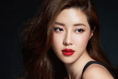 Mỹ nhân xinh đẹp bị dư luận chỉ trích và sảnh sát thẩm vấn vì liên quan tới scandal của Seungri